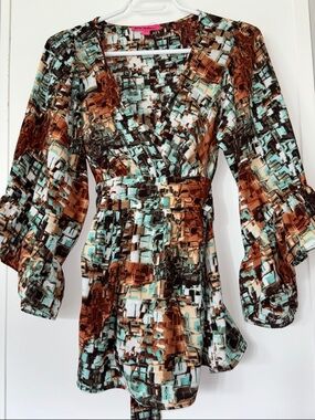 NWOT Betsey Johnson geometric print blouse
